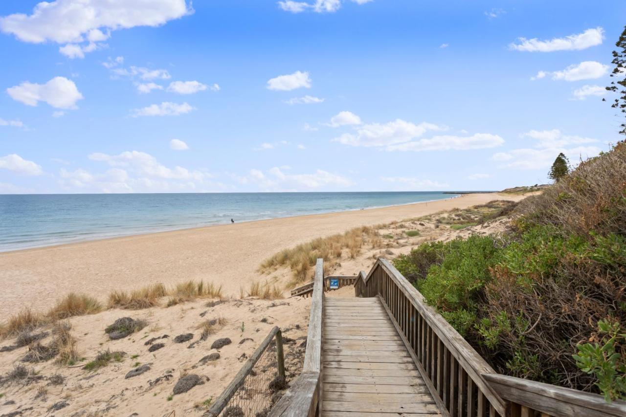 Beachside Escape On The Esplanade Christies Beach ภายนอก รูปภาพ